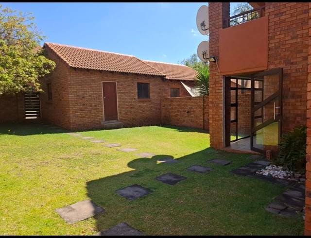 2 BEDROOM APARTMENT FOR SALE IN MOOIKLOOF RIDGE ESTATE